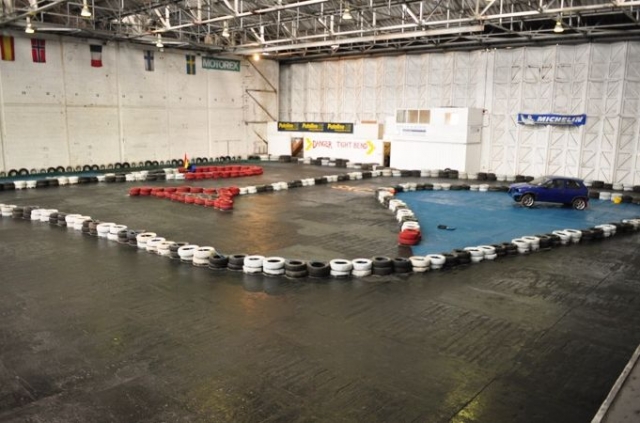  Vous pouvez pratiquer le karting par tous les temps avec notre circuit indoor 